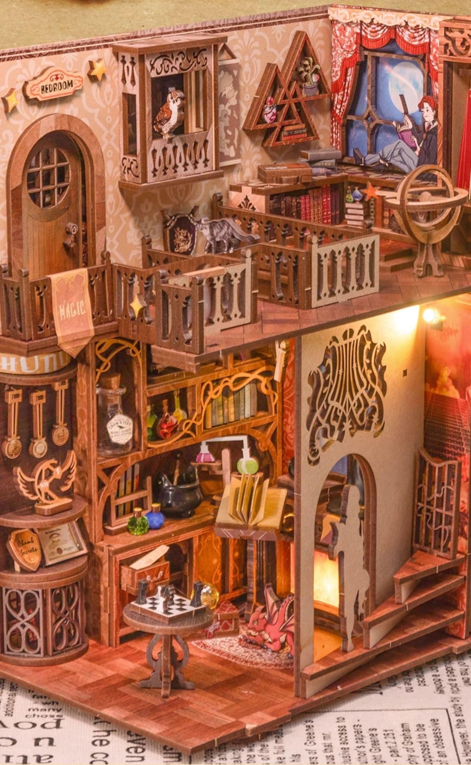 flame common room diy book nook - magic school 3d wooden bookend - harry potter bookshelf insert diorama - miniature crafts